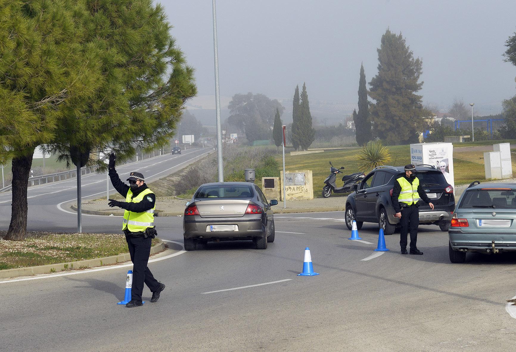 La Policía Local de Jerez controla unos 1.700 vehículos e interpone 127 multas por incumplimiento de las restricciones