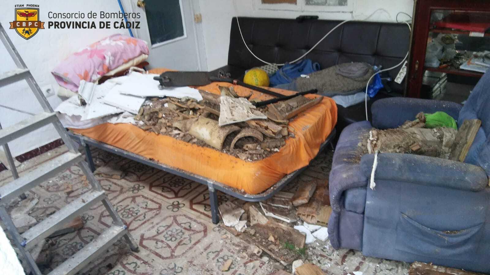 Desalojada una vivienda por derrumbe en La Barca de la Florida