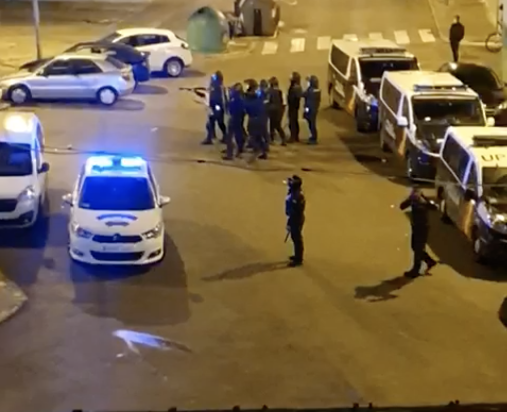 Enfrentamiento de vecinos con la Policía por una intervención en El Chicle