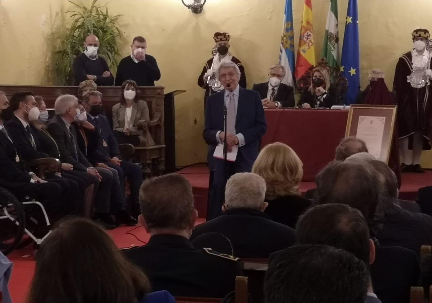 El Cabildo Viejo acoge un emotivo acto para nombrar a Manuel Alejandro como Hijo Predilecto de Jerez