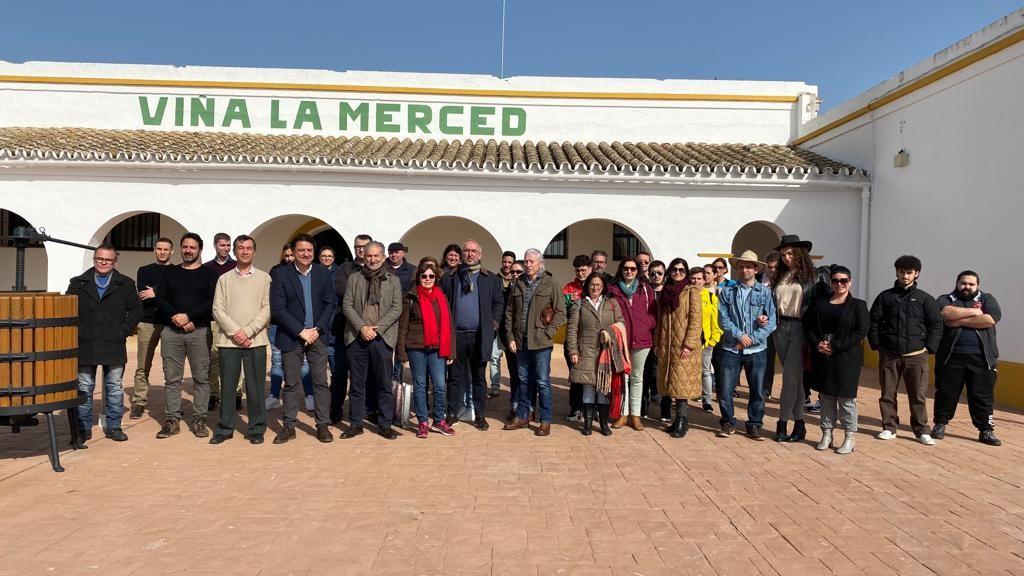 El alumnado de la Escuela de Hostelería visita IFAPA Jerez para conocer los procesos de producción del vino