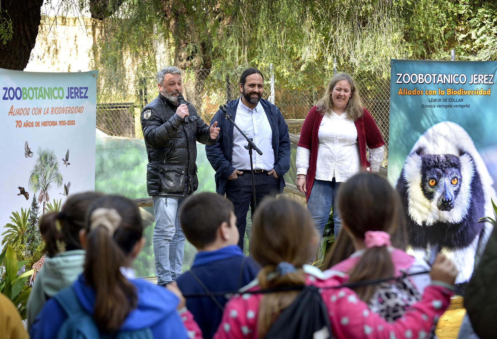 Los lémures blancos y negros del Zoo de Jerez son apadrinados por la empresa MAG Electricidad