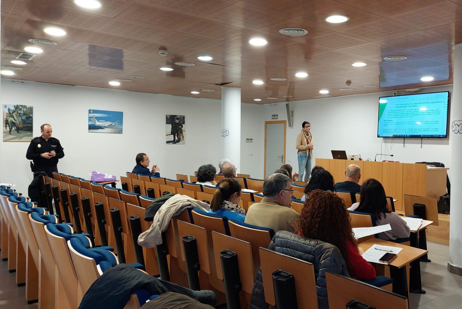 Profesionales del Área Sanitaria de Jerez reciben un taller práctico de comunicación estratégica frente a agresiones