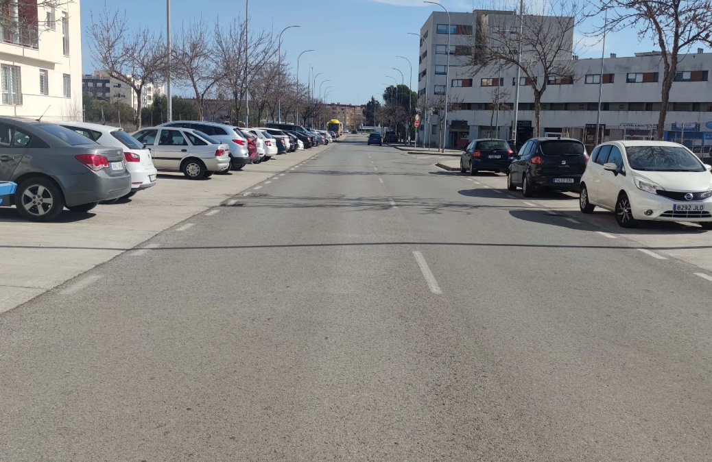 Vecinos de la calle José Ignacio Pineda de Jerez exigen al Ayuntamiento mejoras en materia de seguridad vial