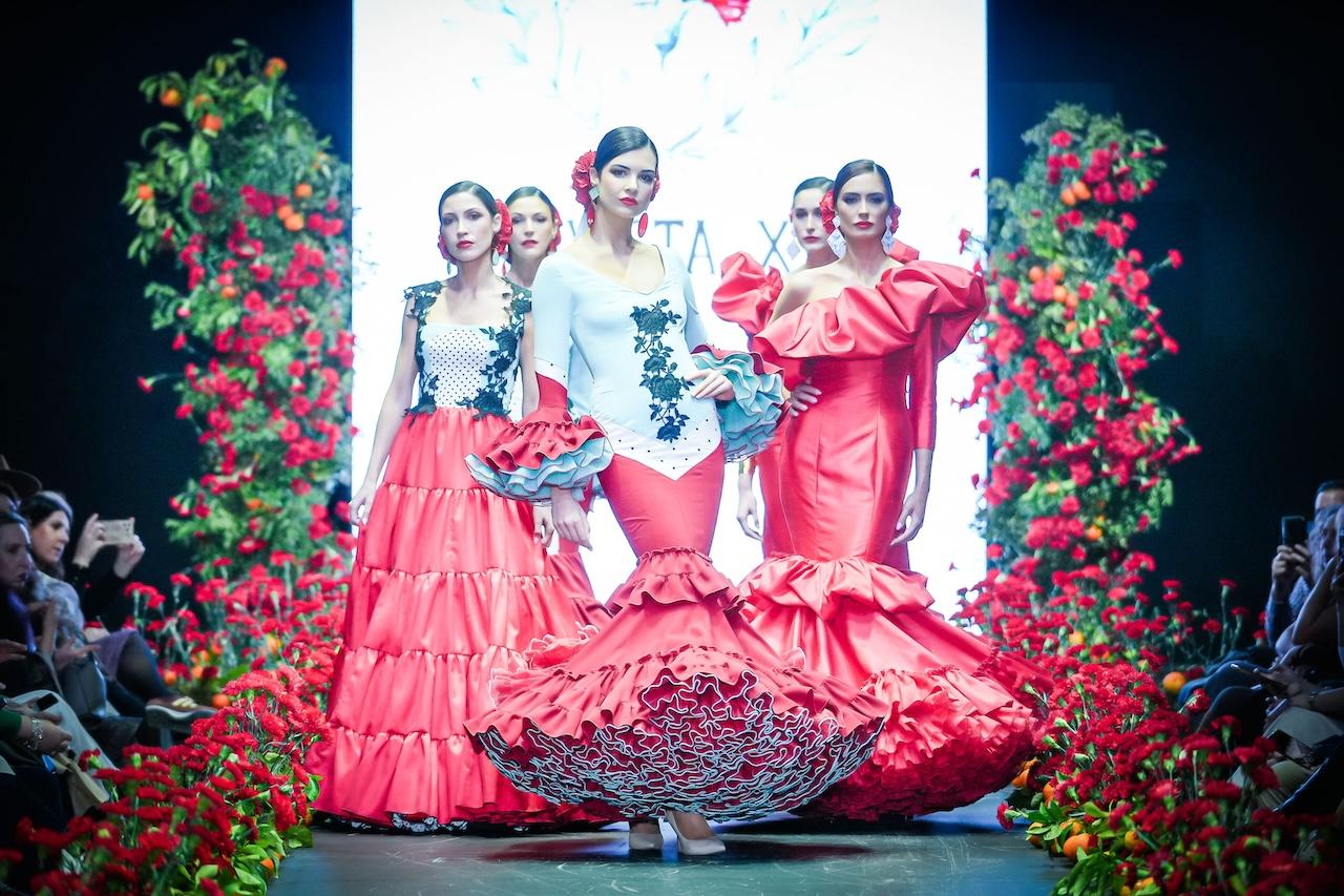 La Pasarela Flamenca Tío Pepe Jerez llena las gradas con 21 colecciones y un ambiente único