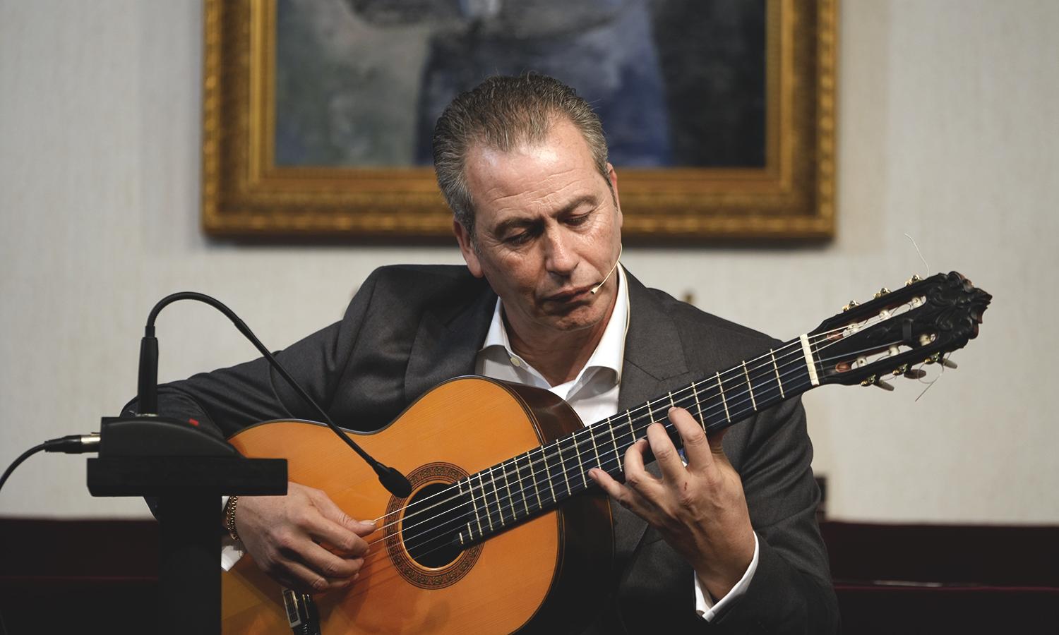 Juan Diego Mateos y "su verdad" sobre la guitarra en el flamenco en la Academia San Dionisio