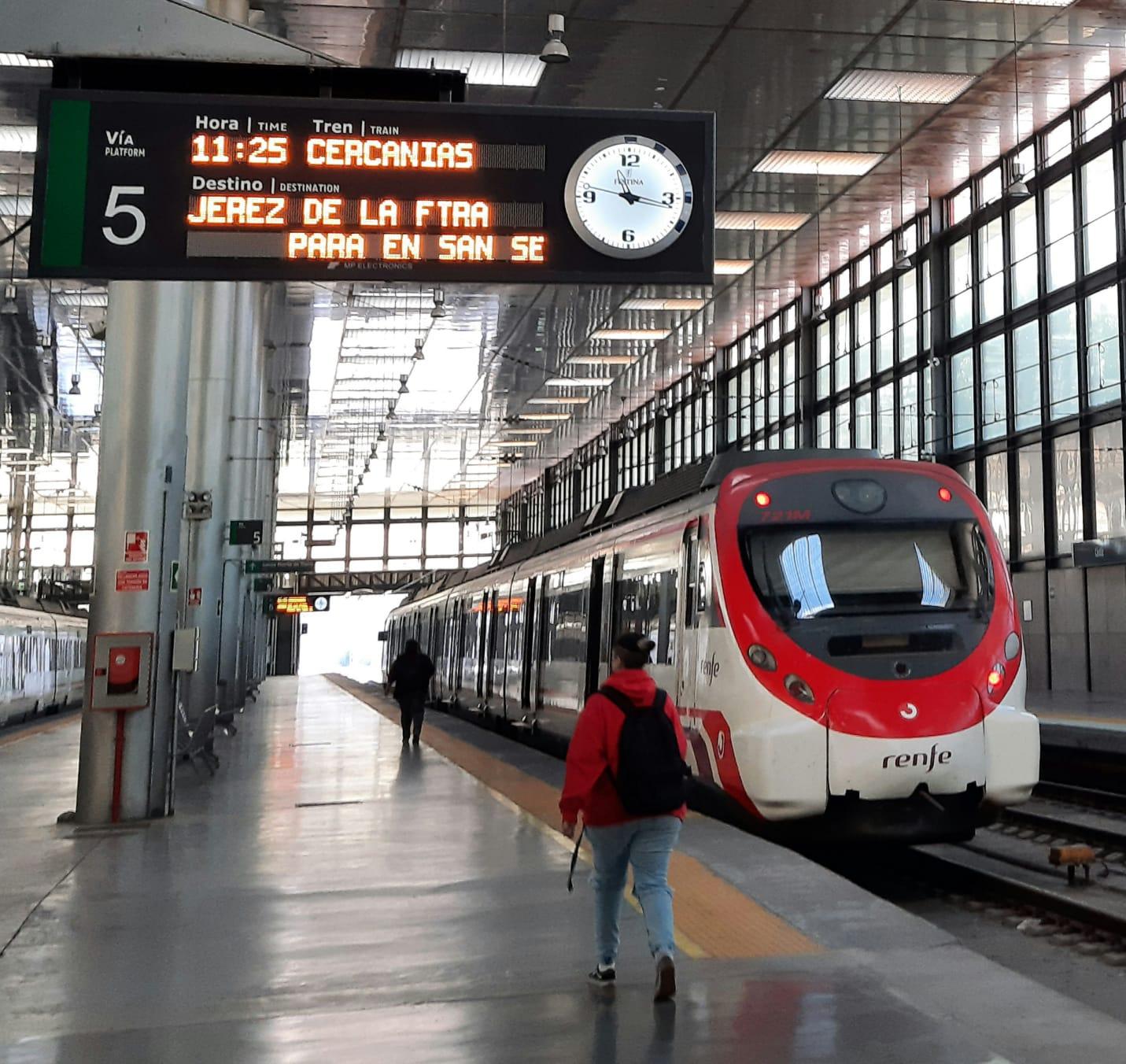 Renfe refuerza con 392.000 plazas los Cercanías y MD de Cádiz para viajar en el primer fin de semana de Carnaval