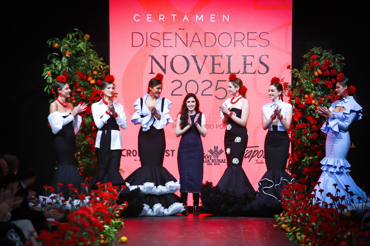 La jerezana Alba Zambrano triunfa en el Certamen Diseñadores Noveles de la Pasarela Flamenca Tío Pepe Jerez 2025