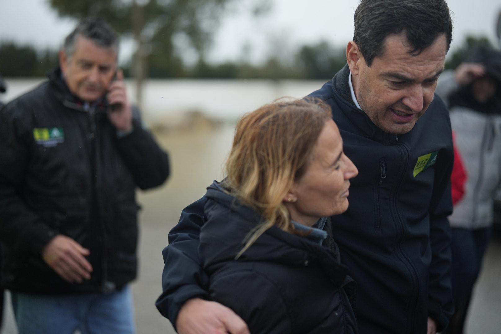 Juanma Moreno visita Jerez y pide extremar el cuidado y la atención frente al temporal