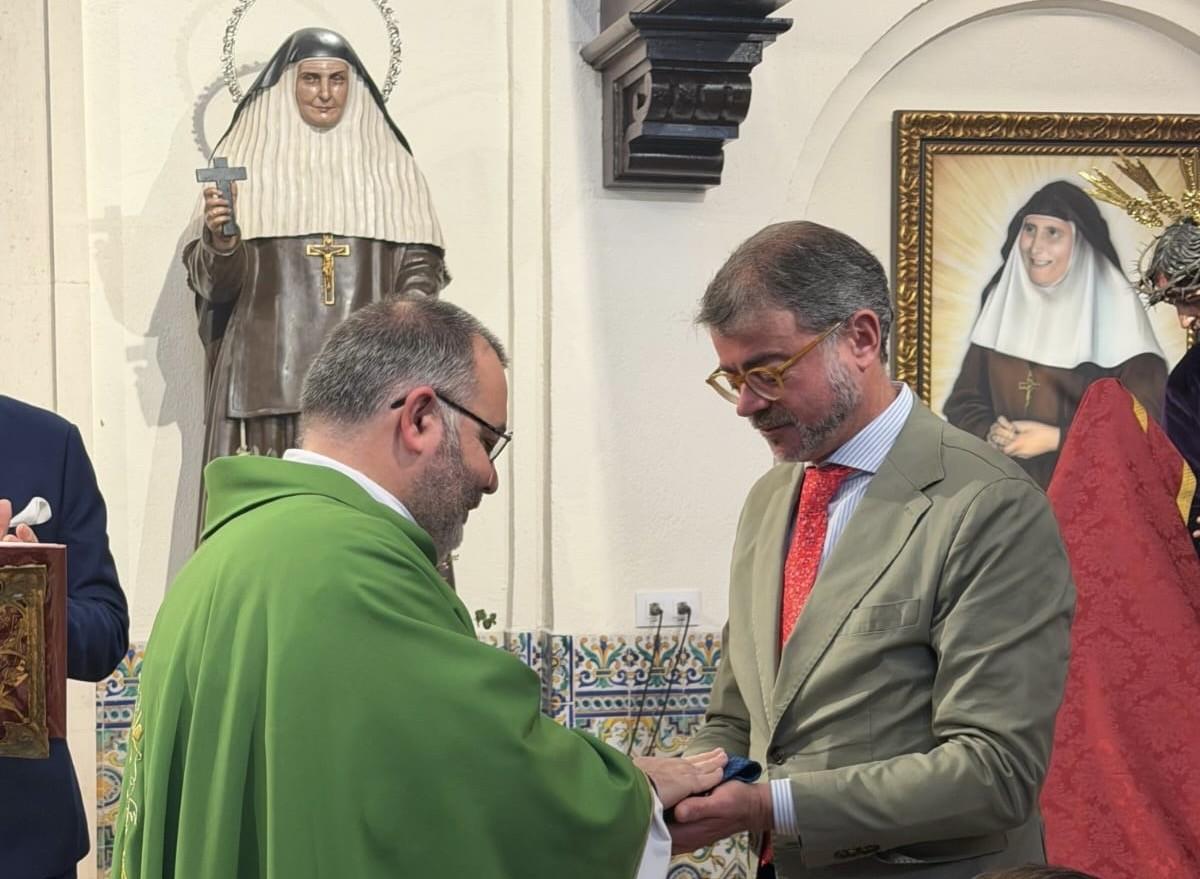 El pregonero ya tiene su corbata