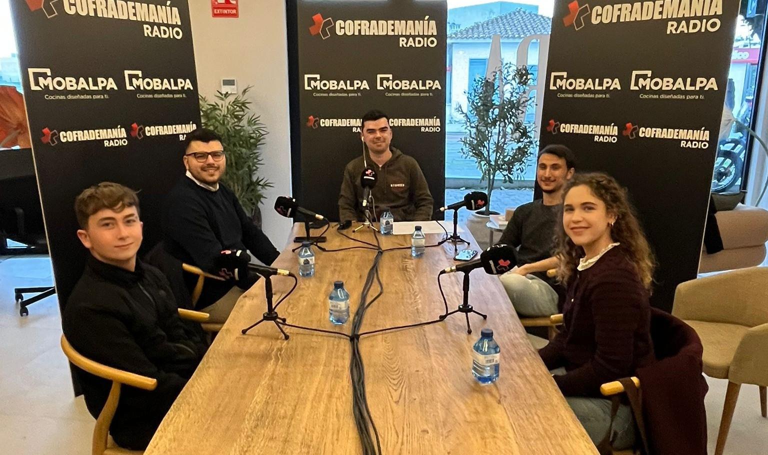Grupo Joven: con jóvenes de la Hermandad de la Entrega
