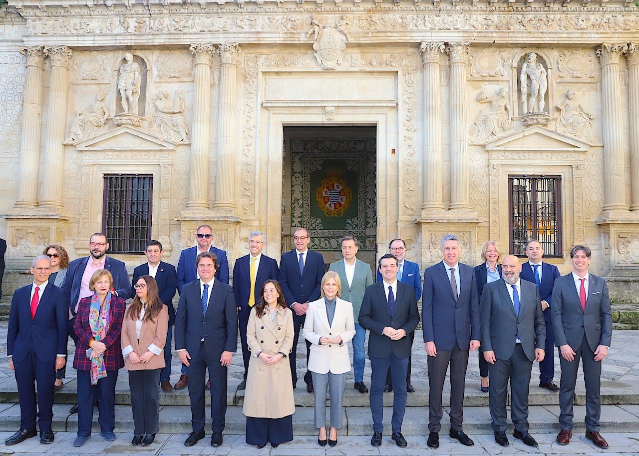 La Federación Española de Municipios y Provincias (FEMP) celebra una reunión de su Junta de Gobierno en Jerez