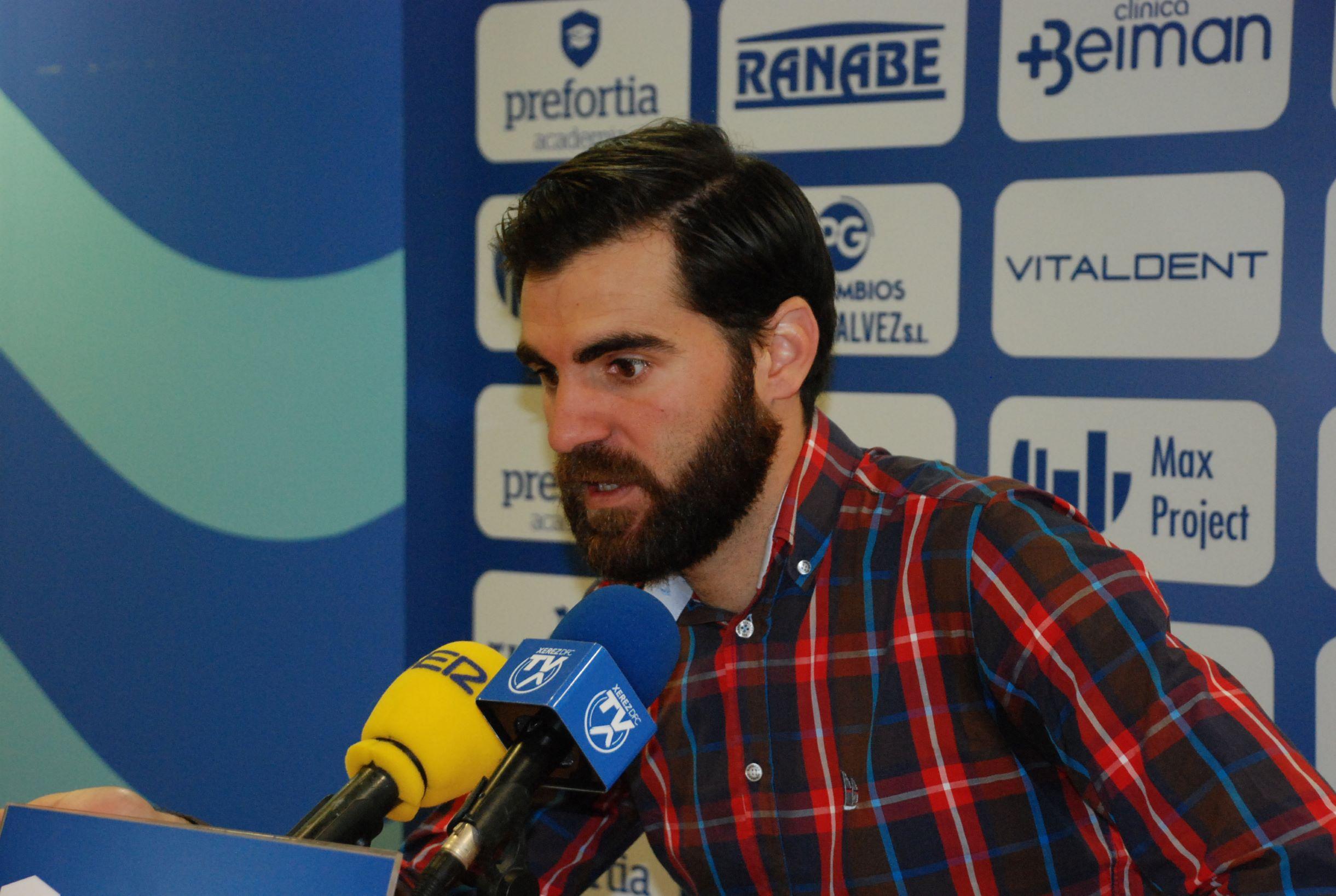 Alberto Vázquez: “Sabíamos que los jugadores de arriba del Xerez tienen mucha calidad, pero en el momento que los mueves tres o cuatro veces, ya no son del perfil de ser constante en el trabajo”