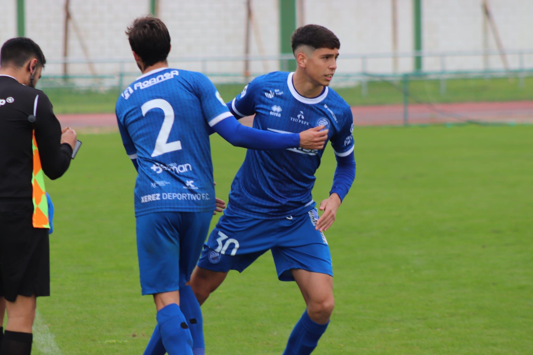 Hugo Carrillo, primer canterano que hace debutar Pérez Herrera en Liga