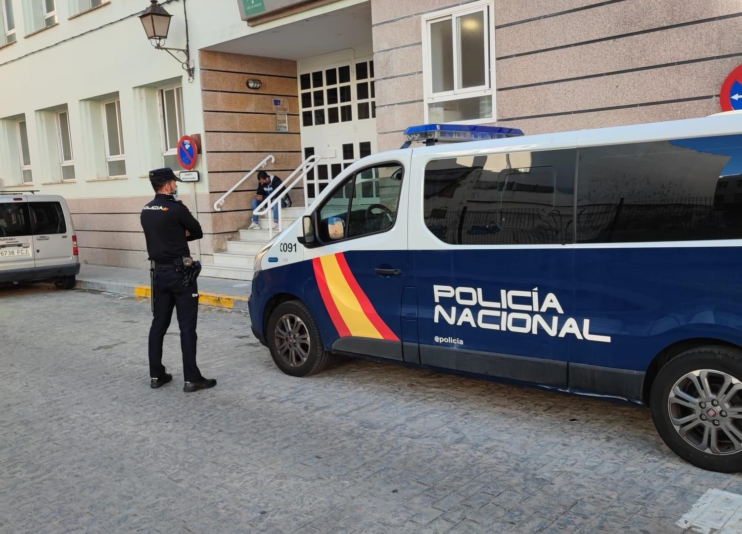 La Policía Nacional refuerza su presencia en los centros de salud