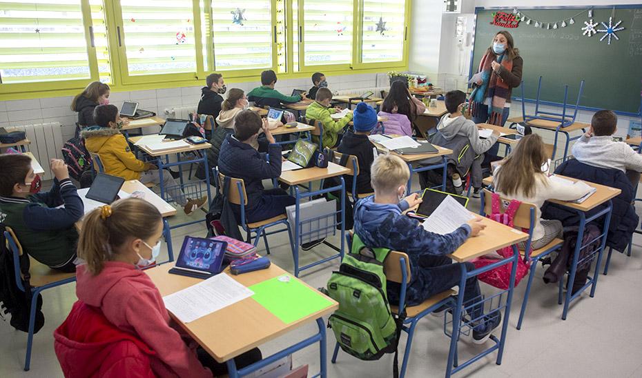 Andalucía reduce en un 4,1% el abandono escolar en 2021, la mayor caída de la serie histórica
