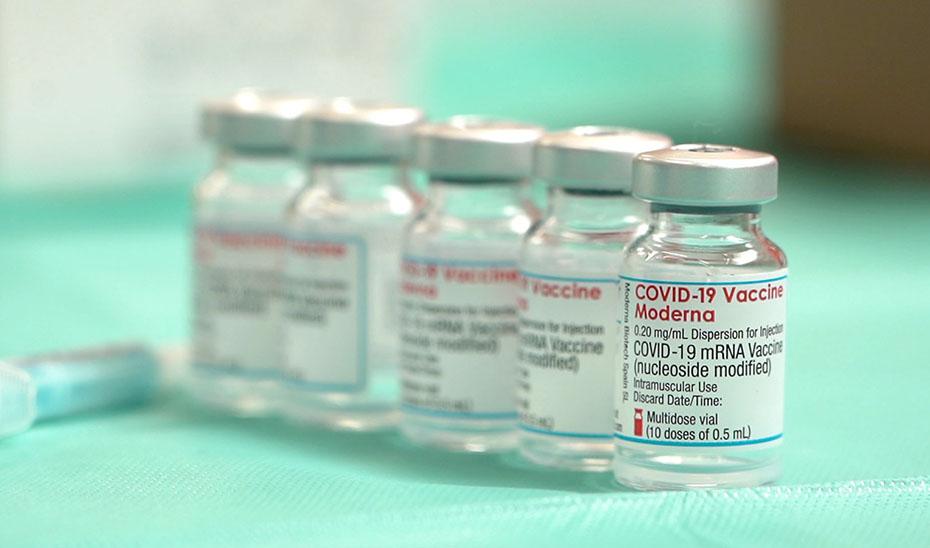 Andalucía abre de nuevo la vacunación contra el COVID-19 para los nacidos en 1983 y 1984
