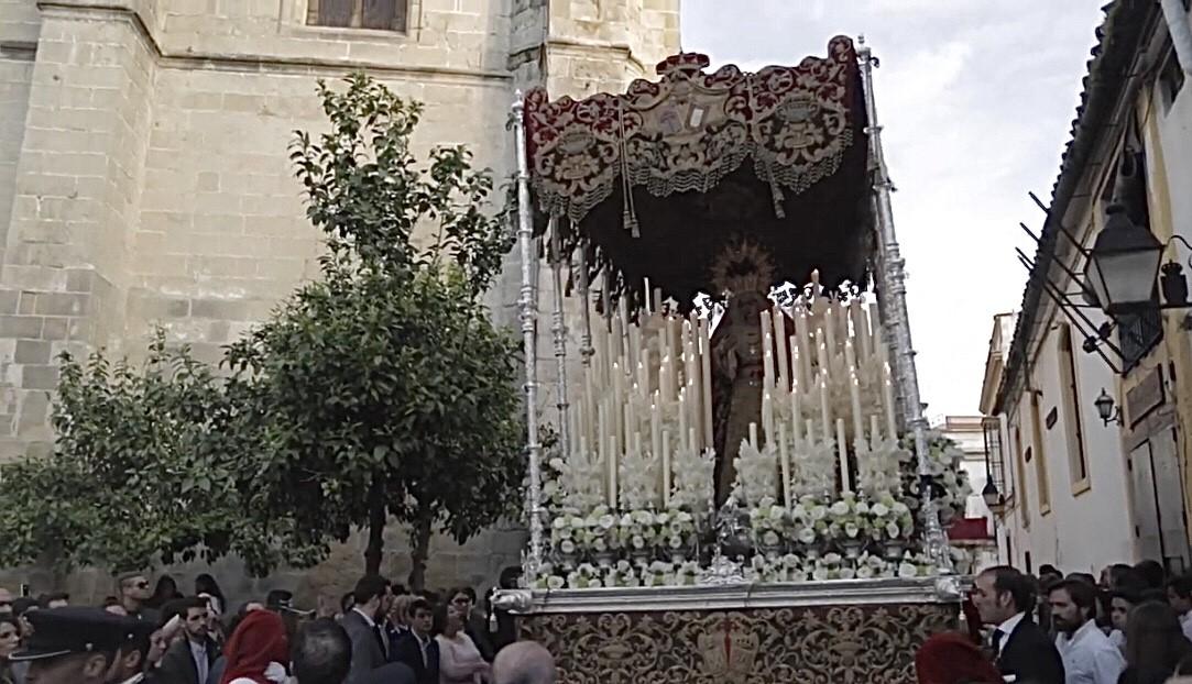 El maravilloso palio de la Virgen del Desamparo