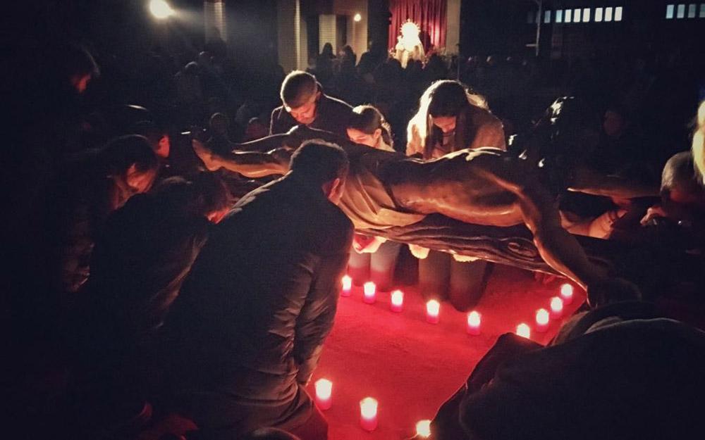 Adoración a la Cruz en Capuchinos