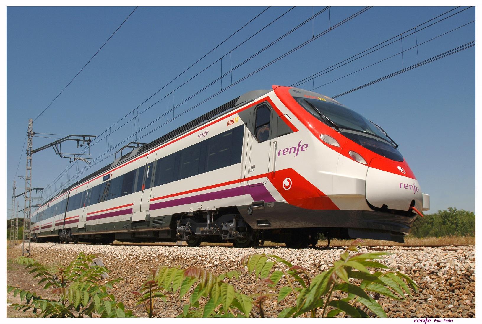 Renfe emite cerca de 295.000 abonos gratuitos para Cercanías y MD en Andalucía