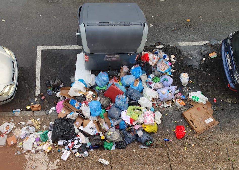 AxSí denuncia la acumulación de basuras en la Barriada de La Coronación de Jerez
