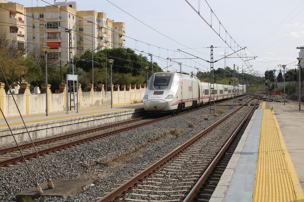 Renfe refuerza este fin de semana los trenes MD Sevilla-Cádiz con 5.000 plazas adicionales