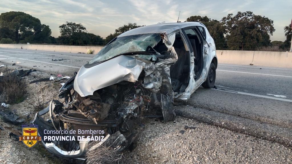 Un hombre resulta herido de gravedad tras un espectacular accidente de tráfico entre Jerez y San José del Valle