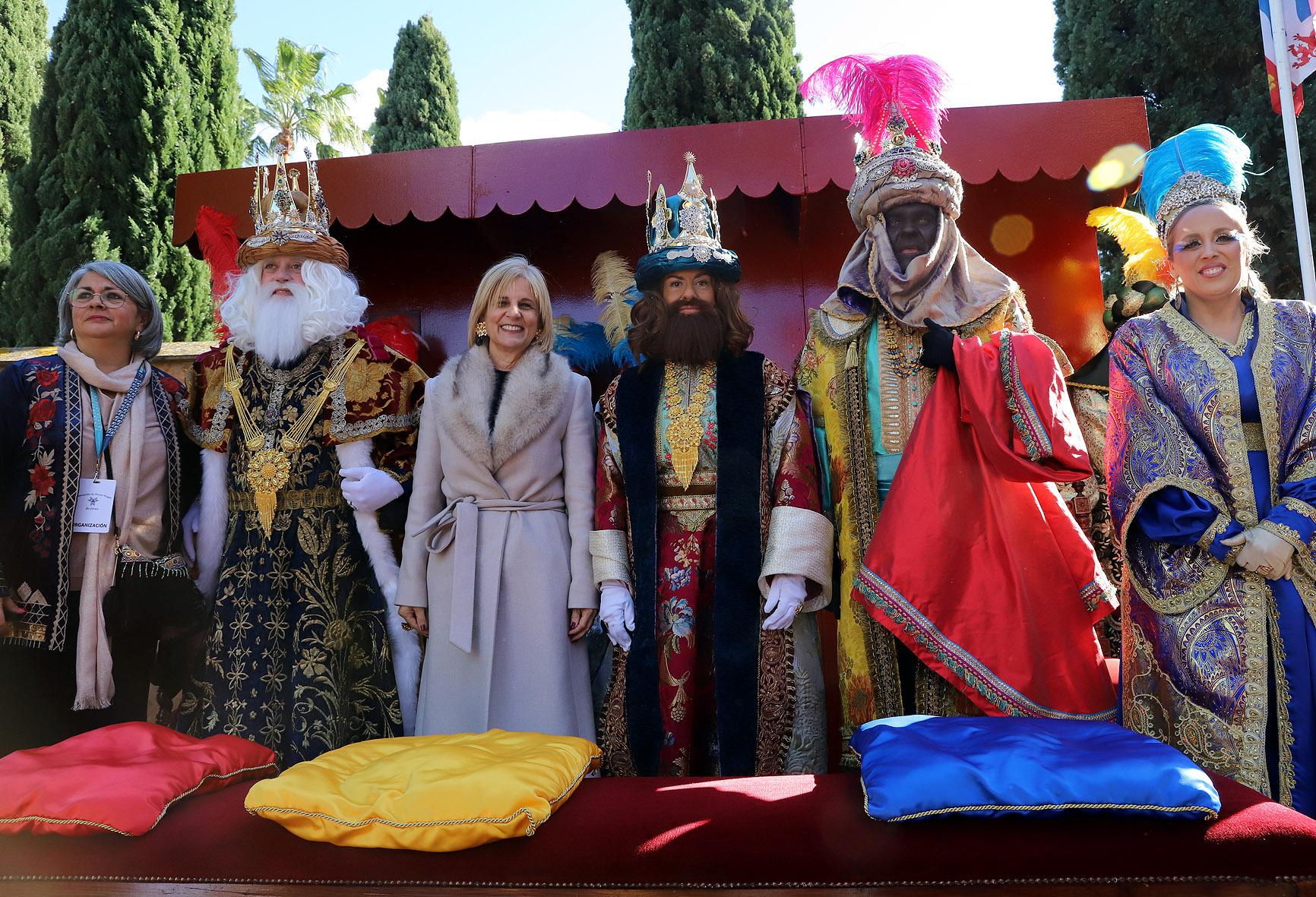 Los Reyes Magos de Jerez reciben sus coronas en un solemne acto que marca el inicio de la jornada más ilusionante del período navideño