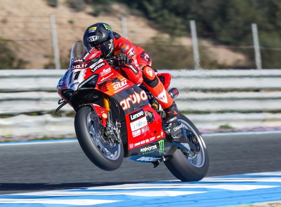 La Ducati de Bulega 'vuela' en la primera jornada de entrenamientos del WorldSBK en Jerez