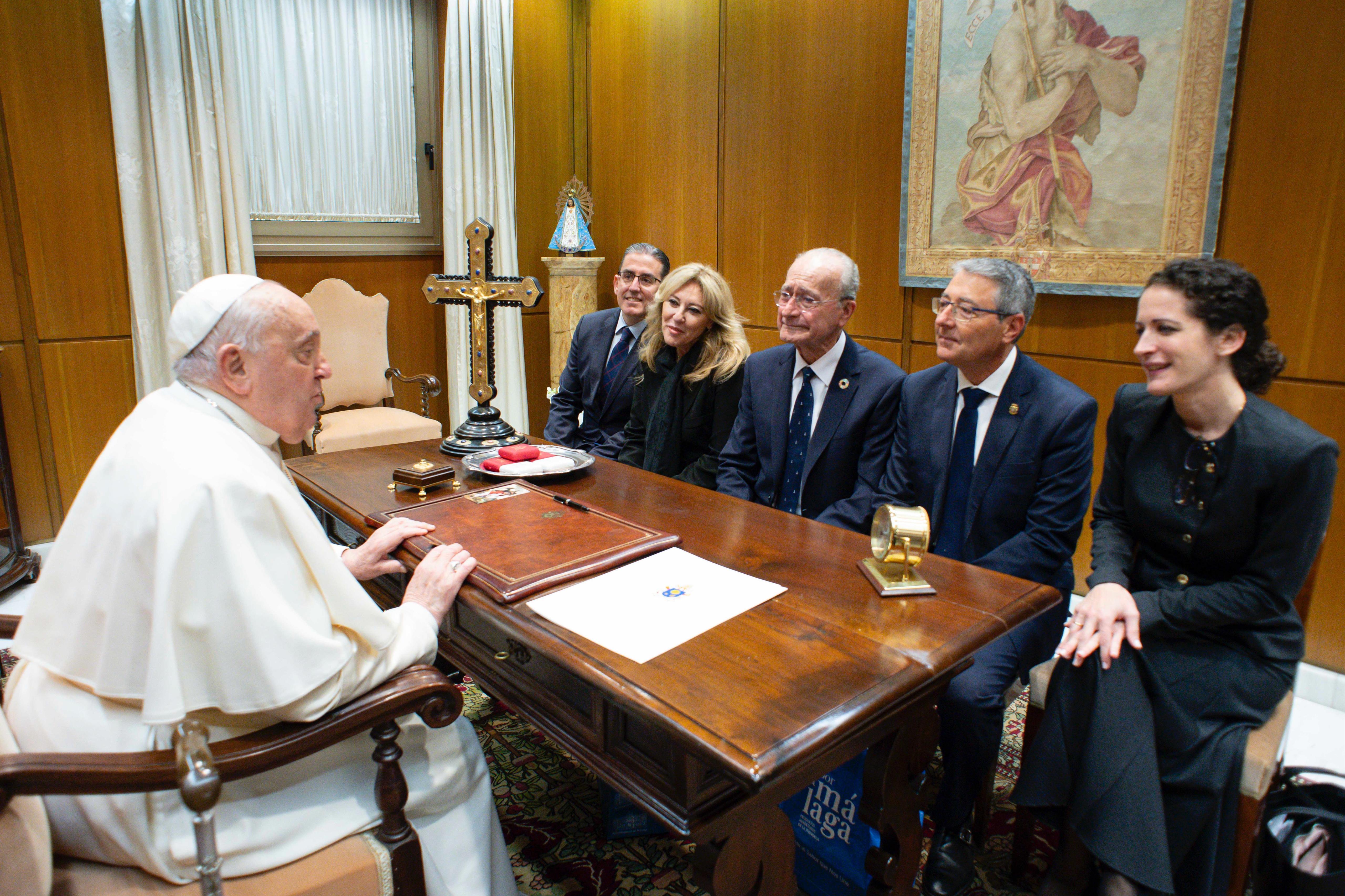 El Papa bendice la gran procesión de Roma