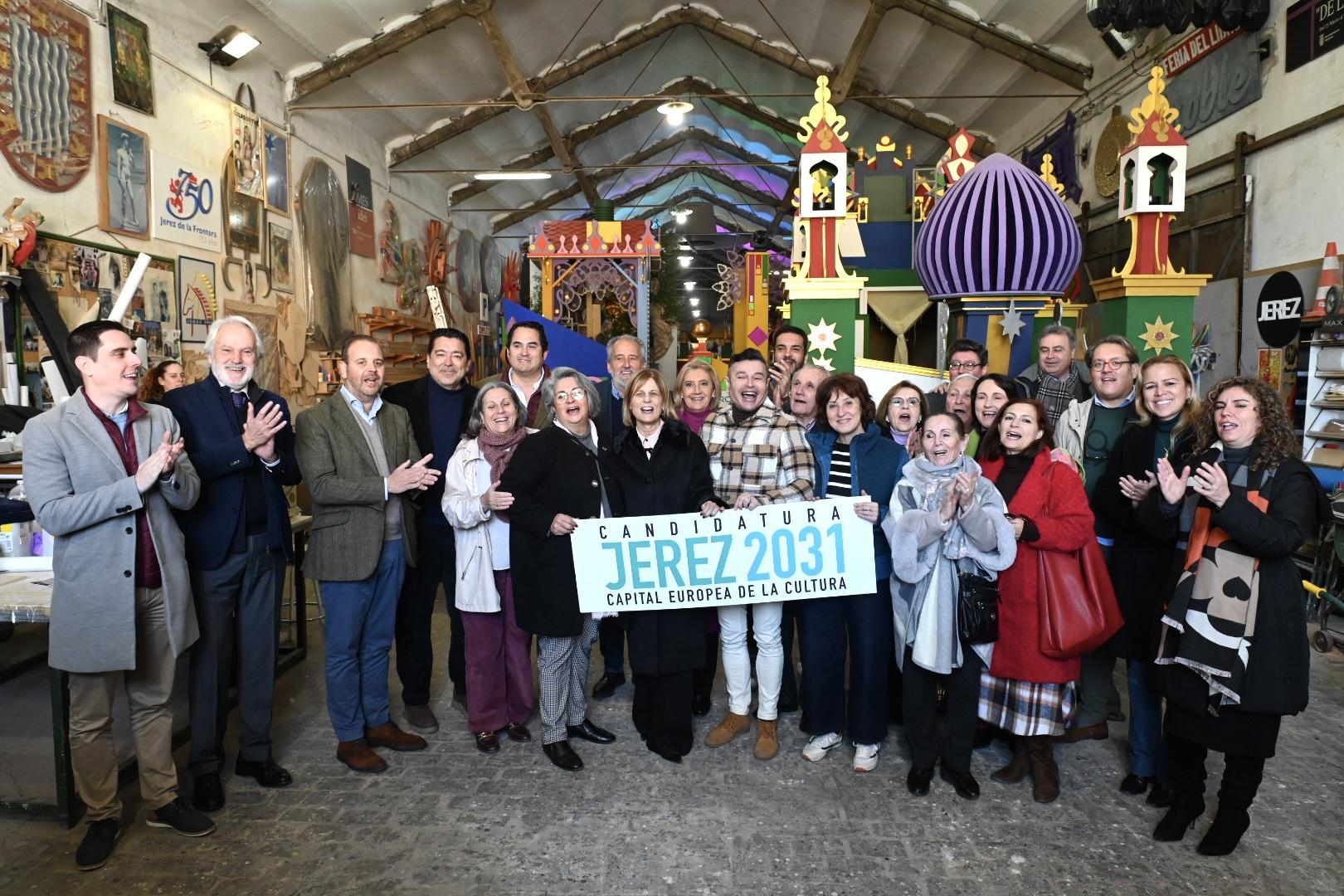 Casi 1.000 figurantes, 15 carrozas y 20 toneladas de caramelos: la Cabalgata de Reyes Magos de Jerez 2025