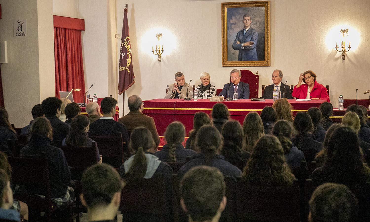 La Real Academia San Dionisio recibe la visita del colegio Montaigne Jerez