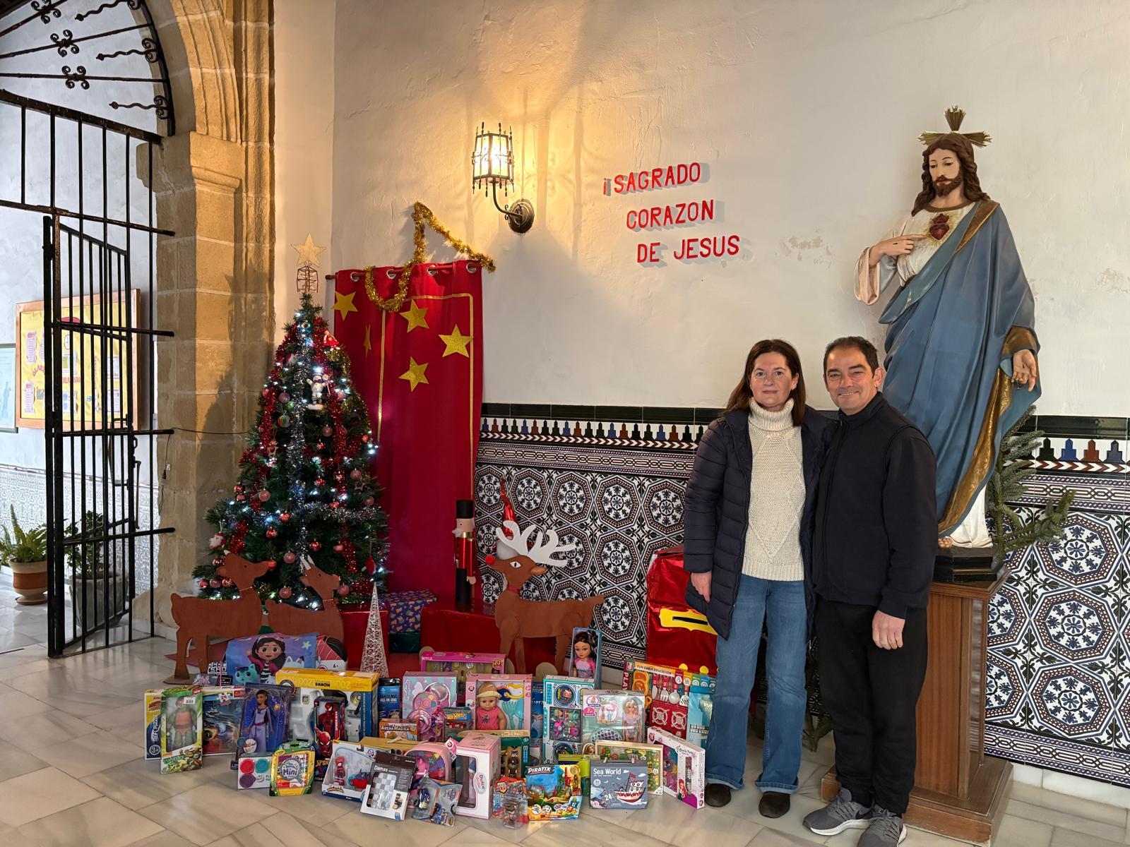 Entrega de juguetes de la Vera Cruz, al Comedor del Salvador 