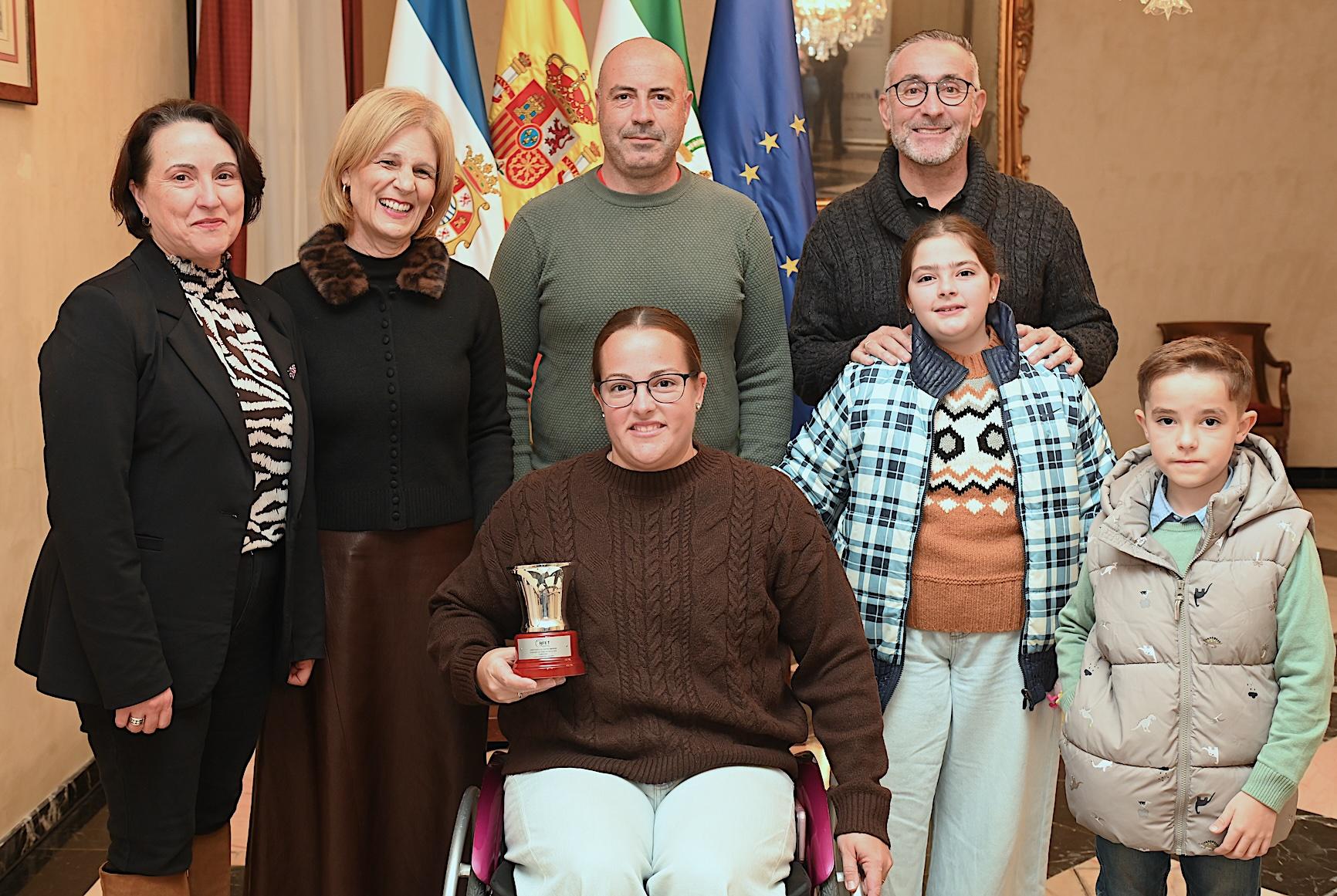 Laura Sambruno, campeona de España de tenis en silla de ruedas, recibida en el Ayuntamiento de Jerez