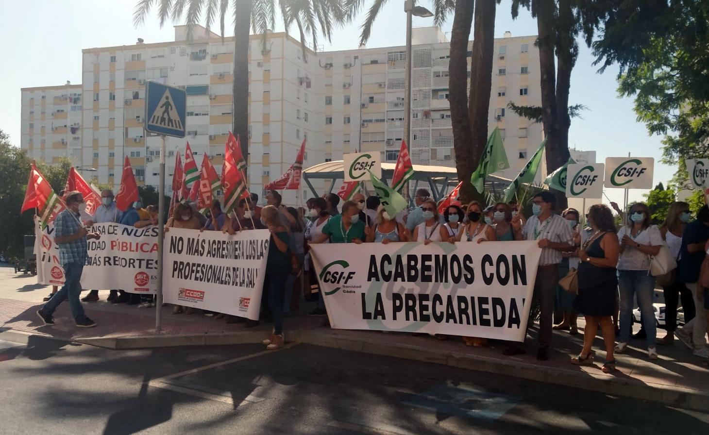 Sindicatos exigen mejoras para el personal del SAS a las puertas del Hospital de Jerez