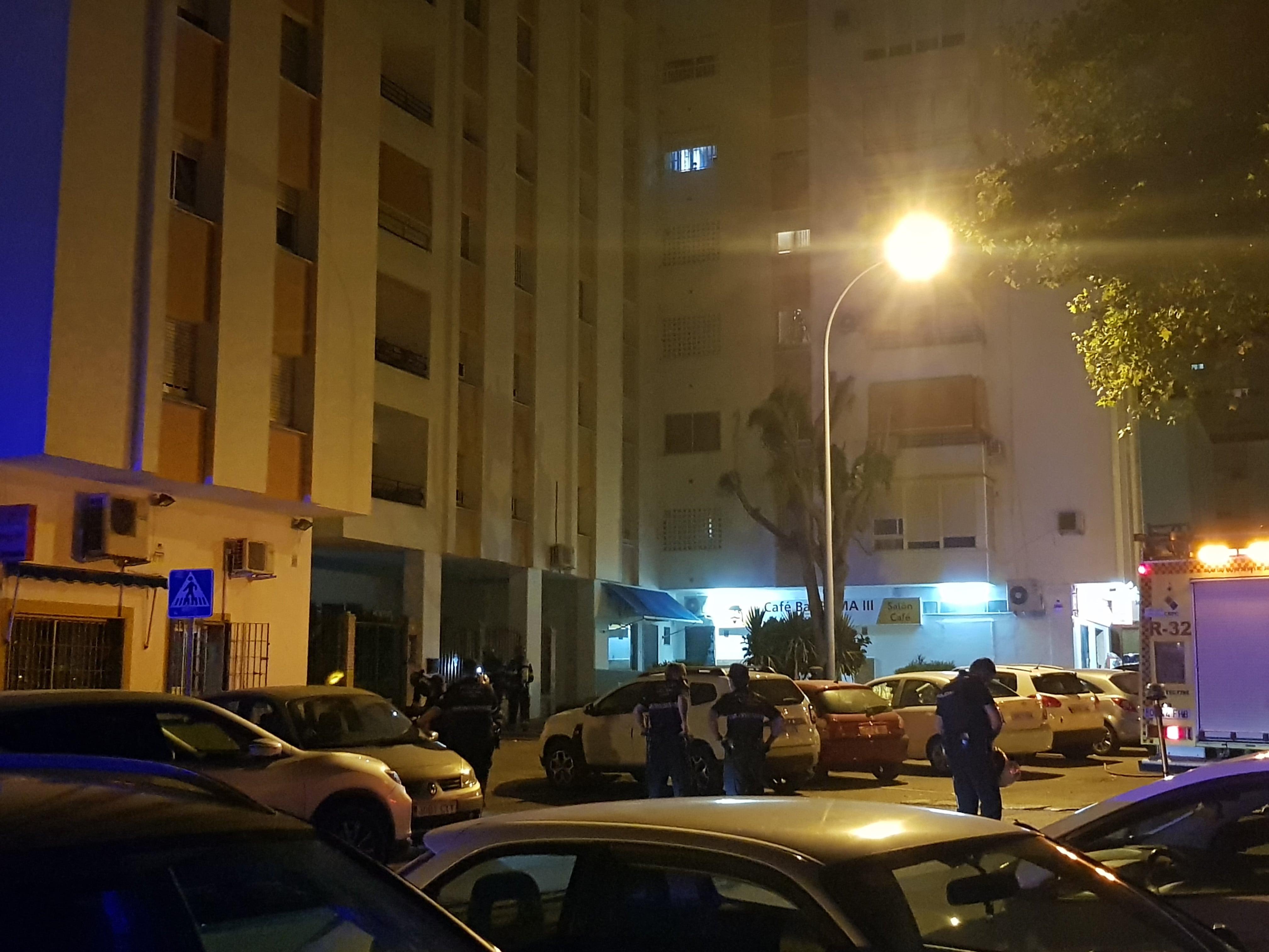 Un incendio en La Serrana II se salda con dos traslados hospitalarios