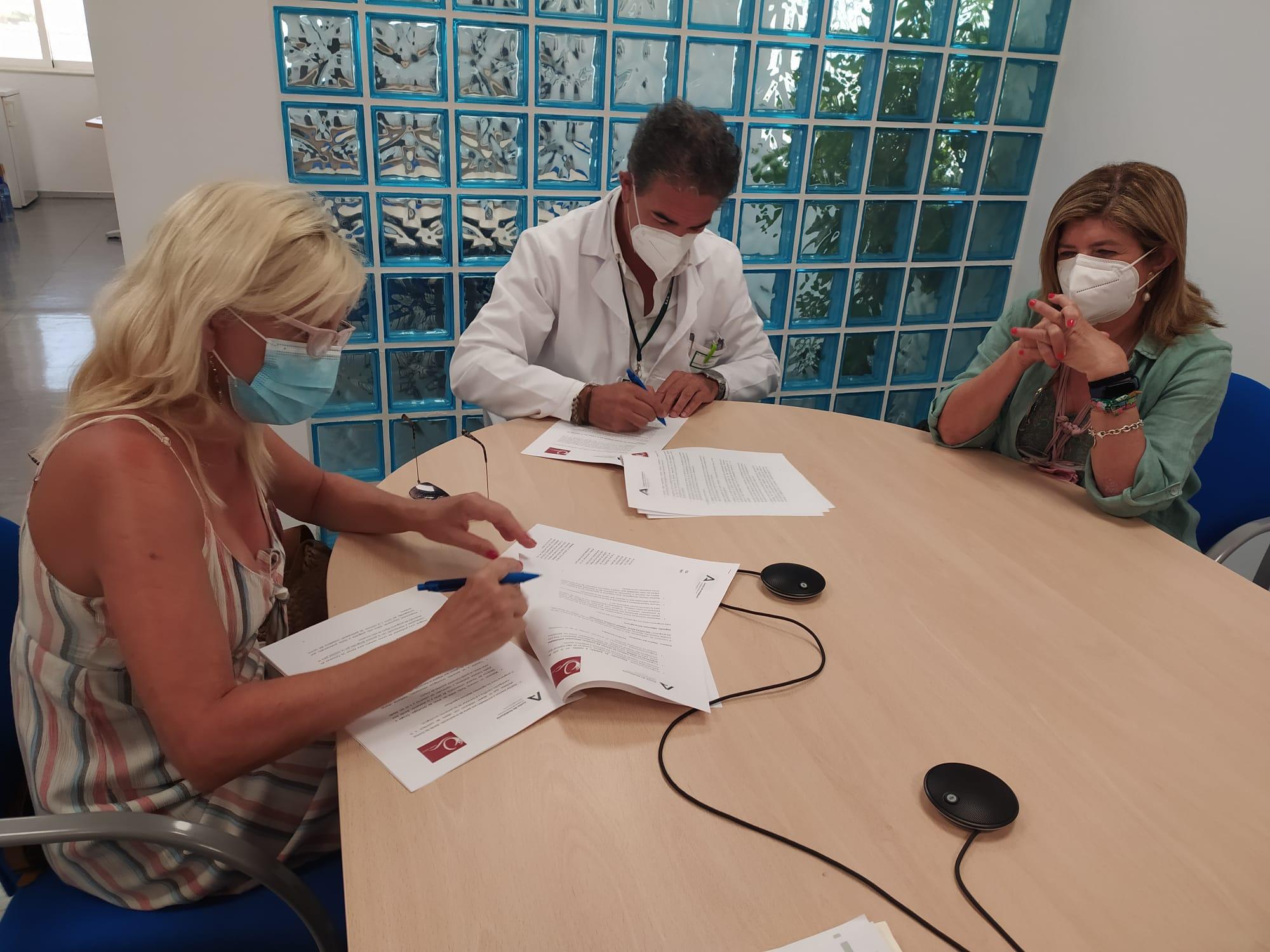 El Área Sanitaria de Jerez firma un convenio con la Asociación de Mujeres Mastectomizadas