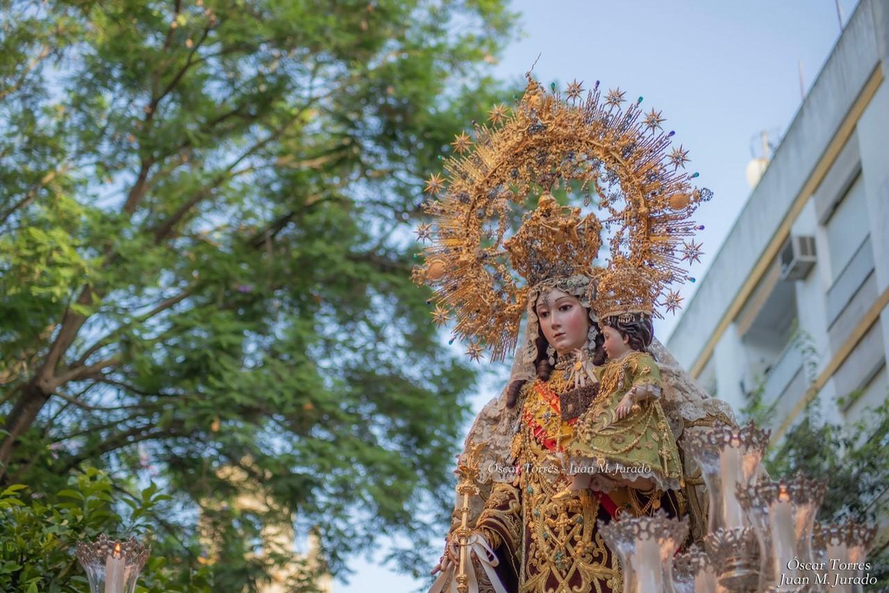 ¡Qué procesión más bonita!