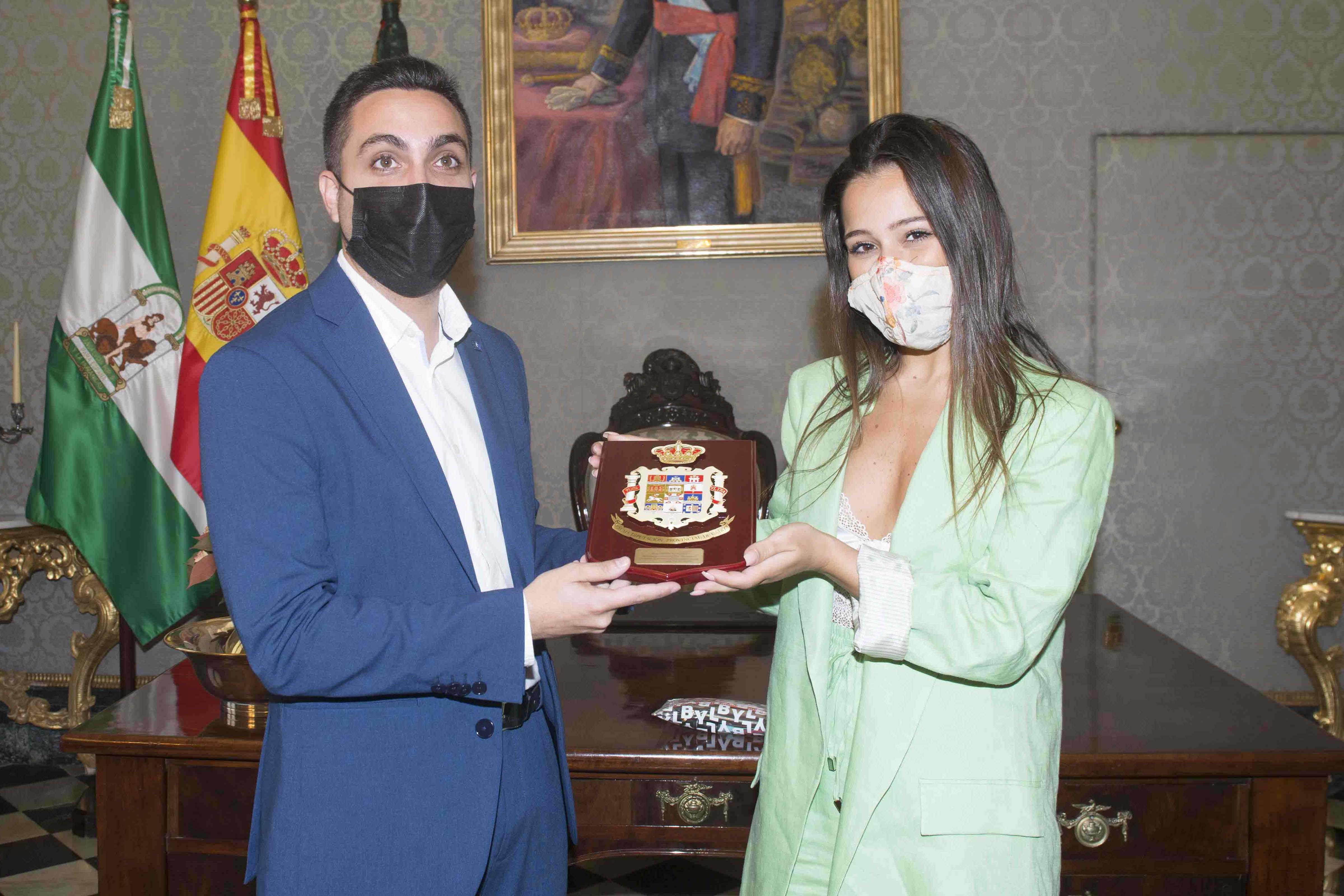 Reconocimiento a la bailaora chiclanera Macarena Ramírez en Diputación de Cádiz