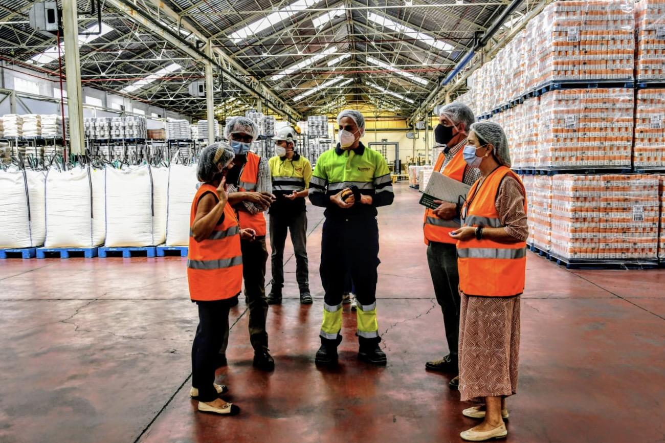 La delegada de Agricultura visita la Azucarera de Jerez