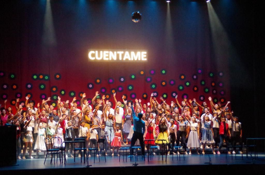 Gran éxito del musical 'Cuéntame' en su estreno en el Teatro Villamarta