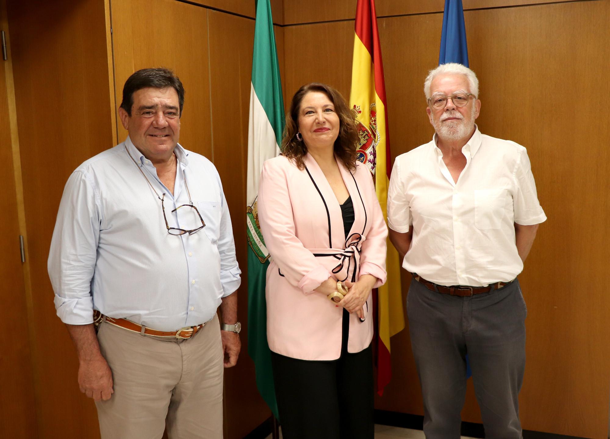 La consejera de Agricultura se reúne con representantes de las organizaciones agrarias y cooperativas agroalimentarias andaluzas