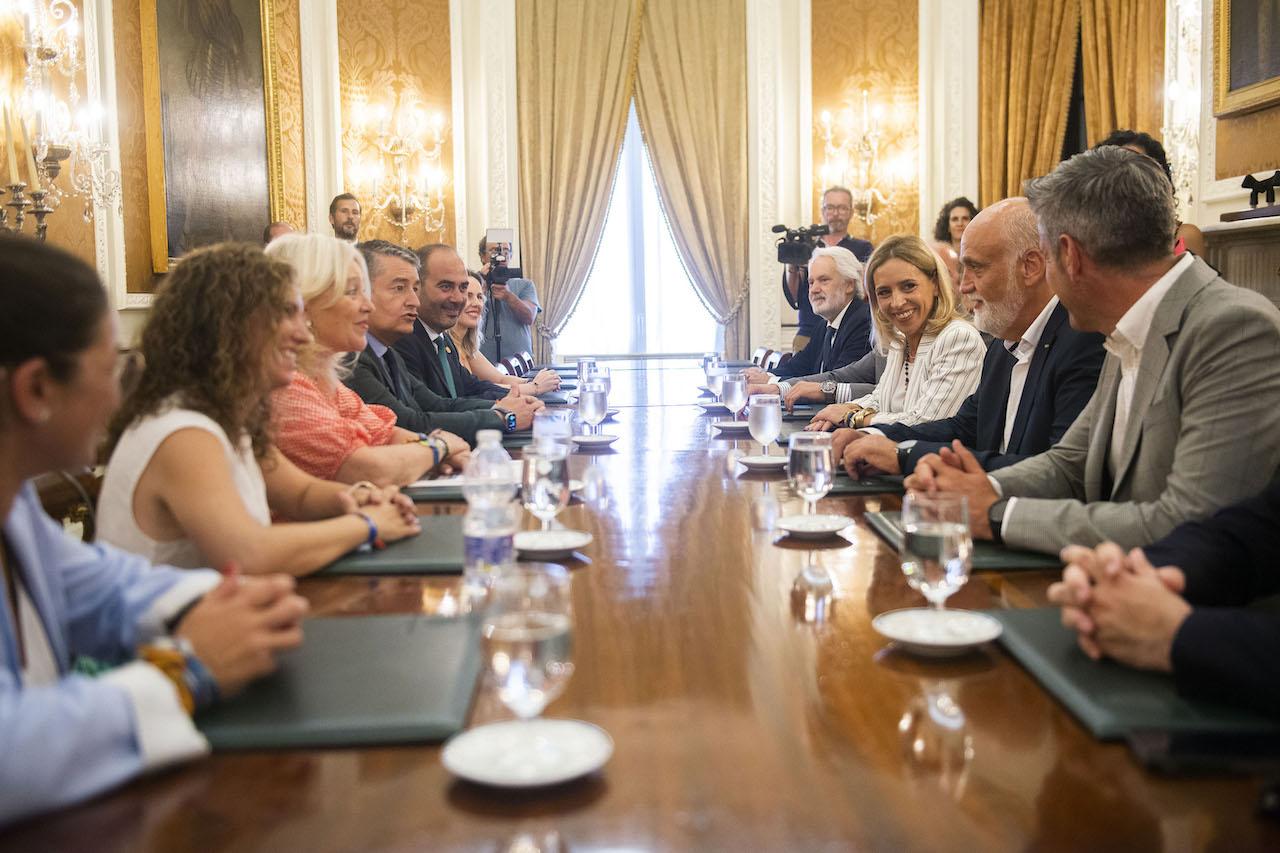 Diputación y Junta muestran su sintonía con el encuentro entre Almudena Martínez y Antonio Sanz