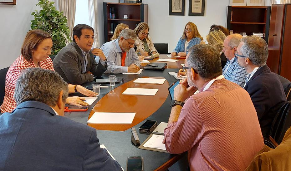 La Administración andaluza convocará 778 plazas por concurso para estabilizar a interinos de larga duración