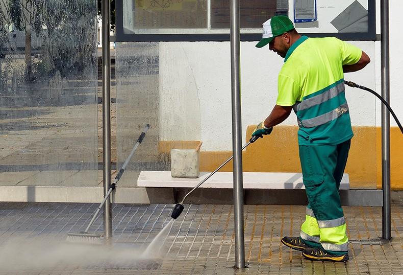 El Gobierno municipal de Jerez refuerza la limpieza viaria en las barriadas rurales