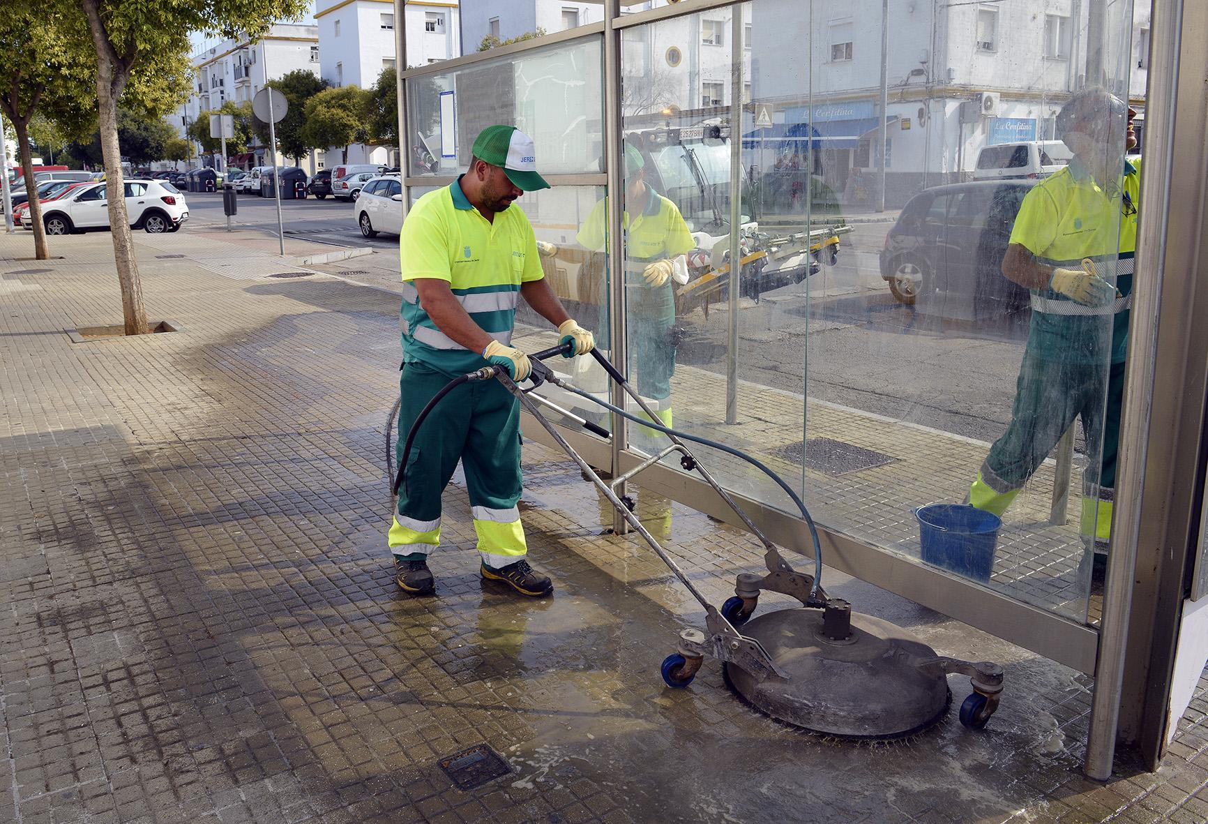 El Plan Especial de Limpieza sigue avanzando por diversas zonas de Jerez