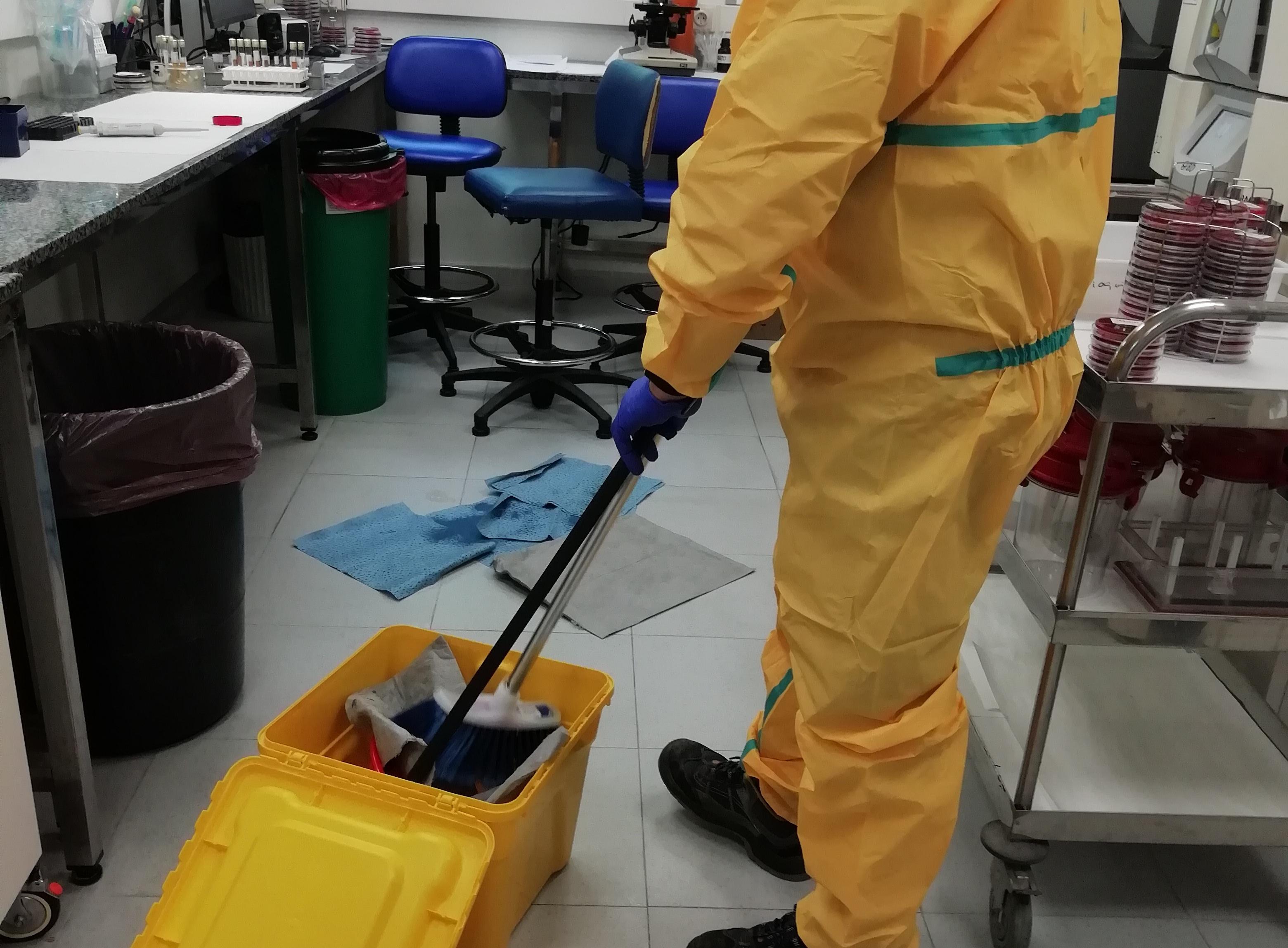 El Hospital de Jerez, escenario de un simulacro de derrame de producto químico peligroso en su Laboratorio de Microbiología