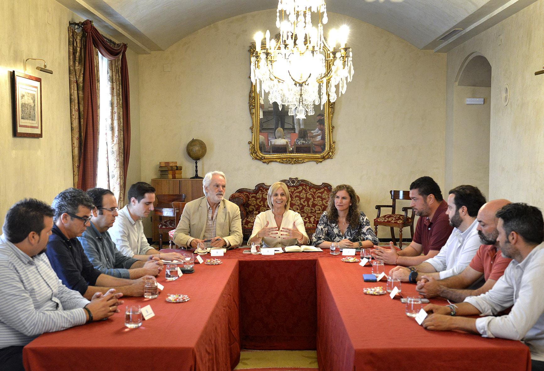 El Gobierno municipal de Pelayo acuerda un plan de trabajo para la zona rural junto a los alcaldes de las siete ELA