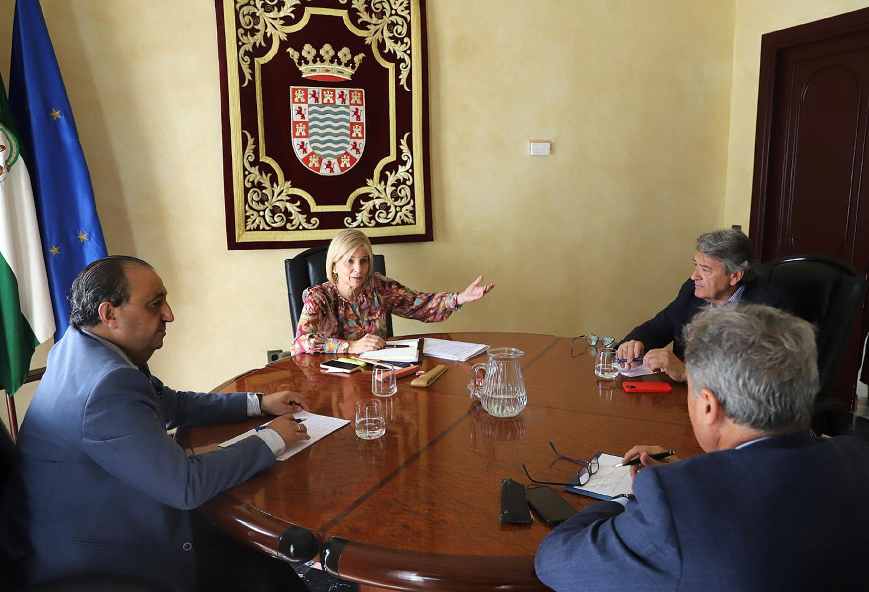 La alcaldesa de Jerez mantiene una primera toma de contacto con el presidente del Consejo Regulador de Vinos