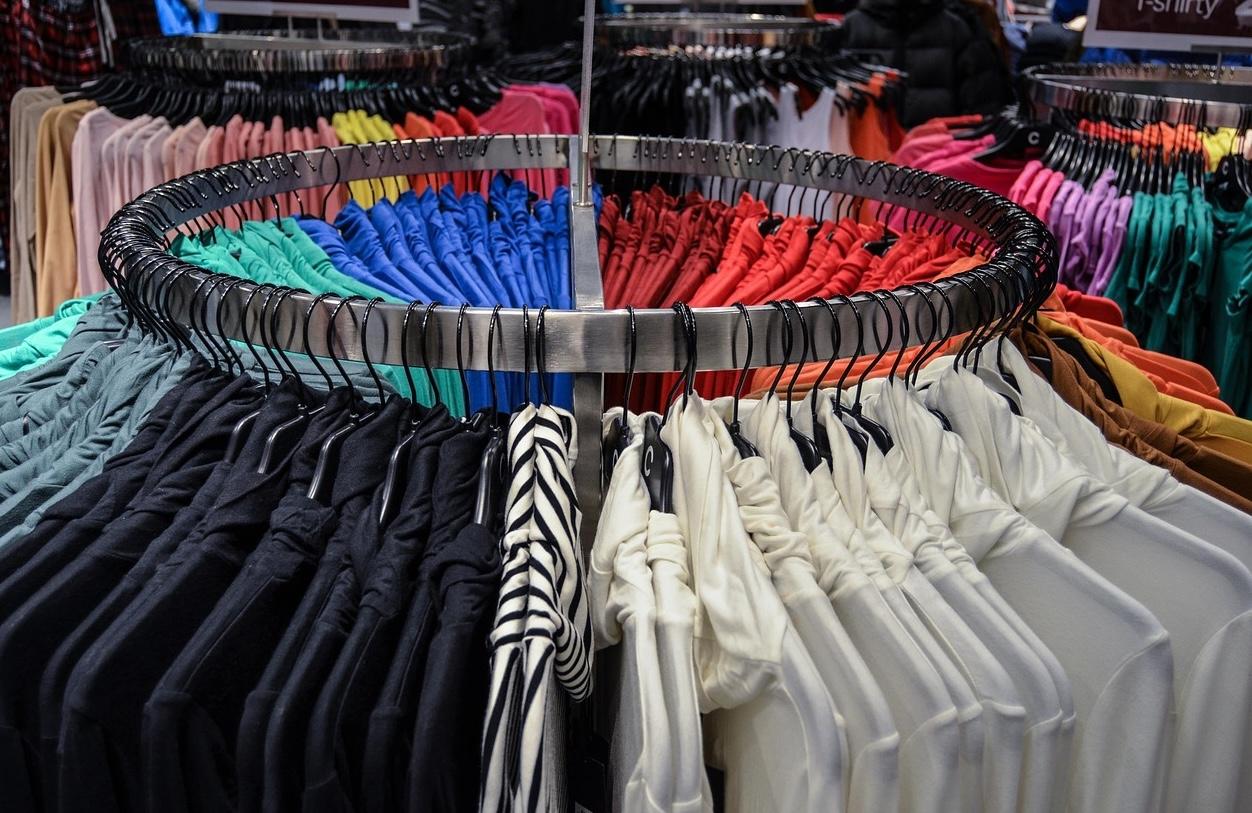 Los establecimientos están obligados a tener existencias suficientes en rebajas